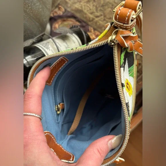 Authentic Dooney & Bourke Floral daffodil leather/coated canvas zip top Crosbody - Picture 6 of 15